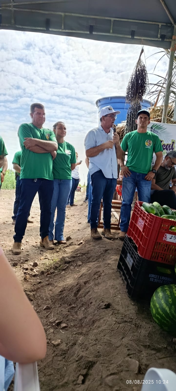 Cooperada na lavoura